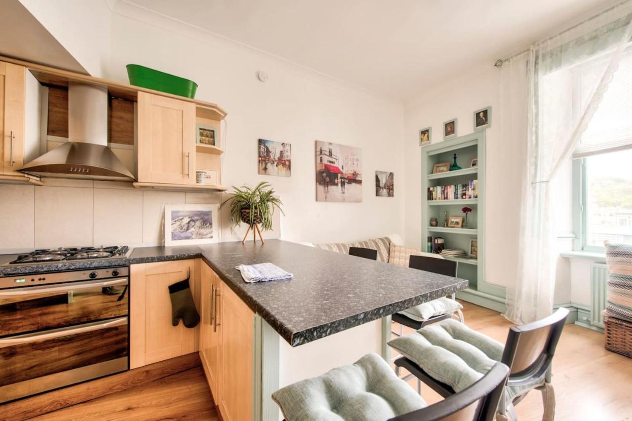 Guestready - Cosy Home 5 Minutes From Waverley! エディンバラ エクステリア 写真