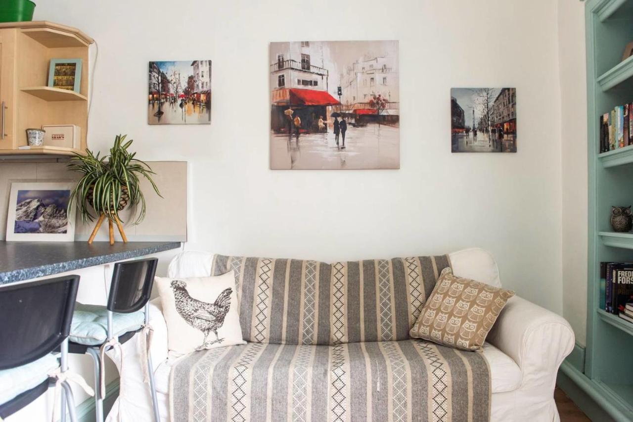 Guestready - Cosy Home 5 Minutes From Waverley! エディンバラ エクステリア 写真