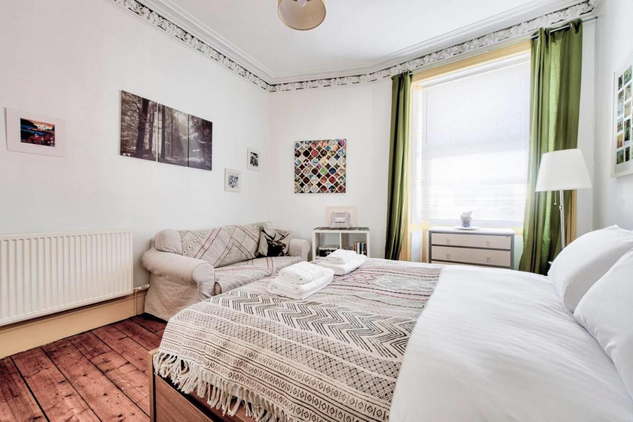Guestready - Cosy Home 5 Minutes From Waverley! エディンバラ エクステリア 写真
