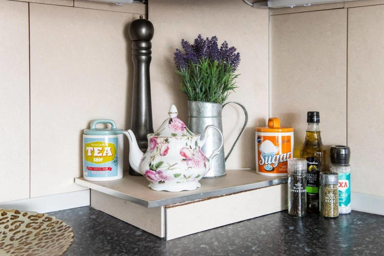 Guestready - Cosy Home 5 Minutes From Waverley! エディンバラ エクステリア 写真