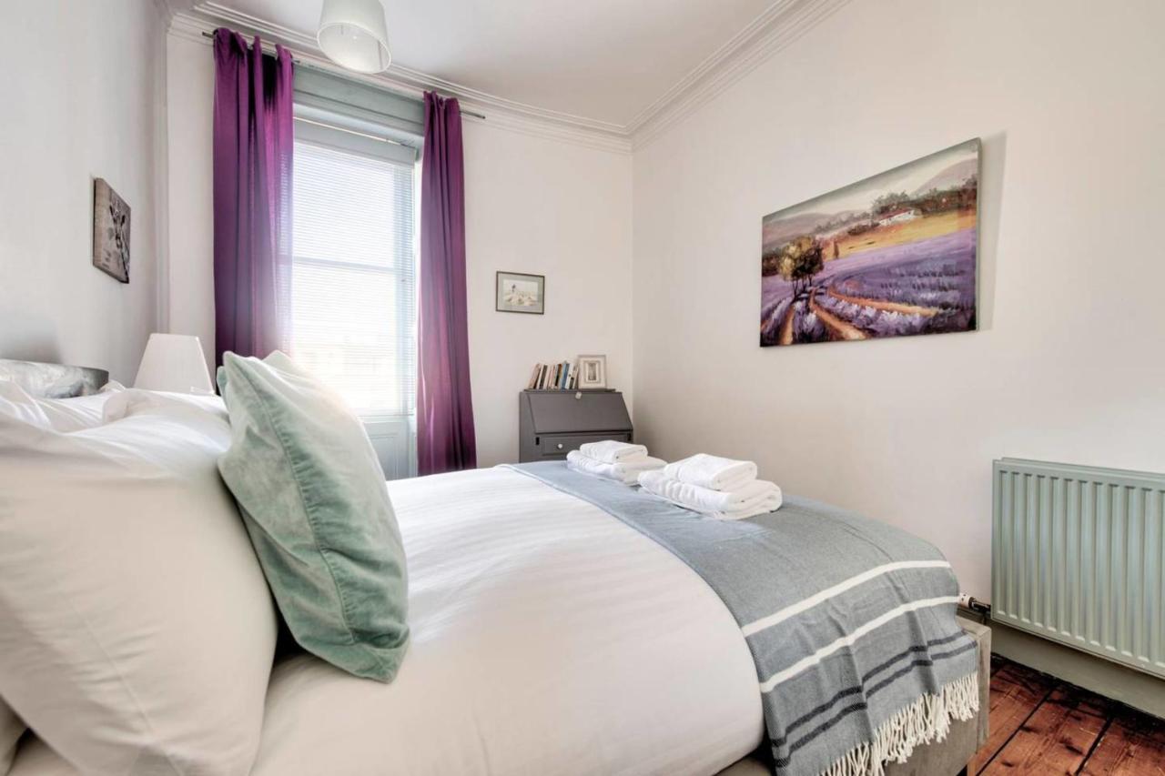 Guestready - Cosy Home 5 Minutes From Waverley! エディンバラ エクステリア 写真