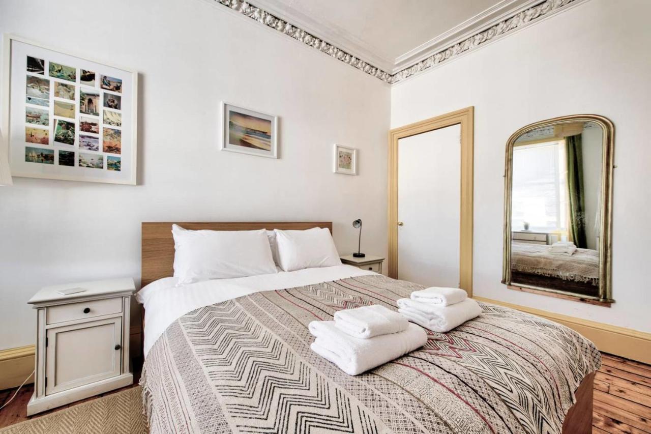 Guestready - Cosy Home 5 Minutes From Waverley! エディンバラ エクステリア 写真