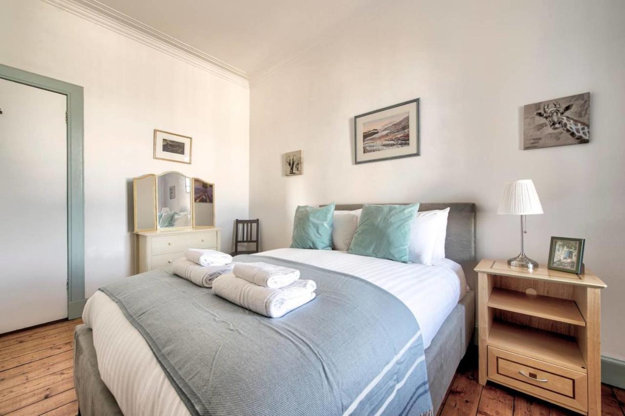 Guestready - Cosy Home 5 Minutes From Waverley! エディンバラ エクステリア 写真